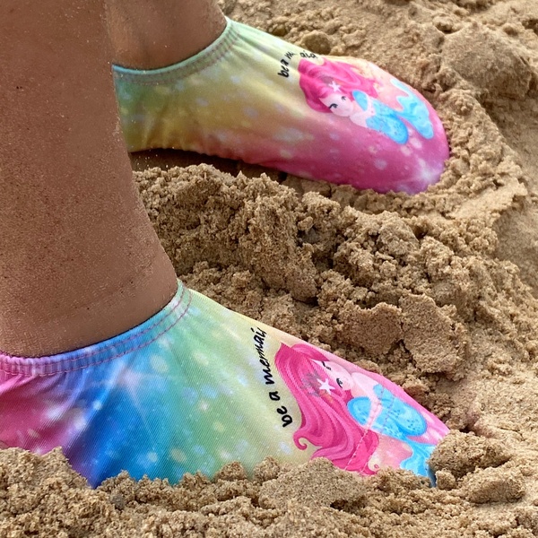water shoes, beach shoes, swimming shoes, pool shoes, aqua shoes, product demo, lifestyle, outdoor, playful, fresh, pink, pastel